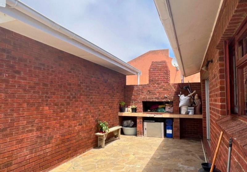 3 Bedroom Property for Sale in Heiderand Western Cape